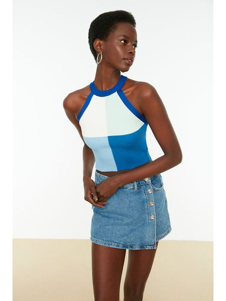 Trendyol Top w kolorze niebieskim rozmiar: M. Niebieskie topy damskie Trendyol, m, bez wzorów, bez kołnierzyka. Za 47.94 zł.