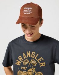 WRANGLER MĘSKA CZAPKA Z DASZKIEM WRANGLER LOGO CAP ROOT BEER 112356877. Czapki męskie Wrangler, bez wzorów. Za 89.99 zł.