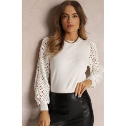 Biały Sweter Szydełkowy Zhivka. Białe swetry klasyczne damskie Renee, na zimę, z dzianiny, bez kołnierzyka. Za 119.99 zł.