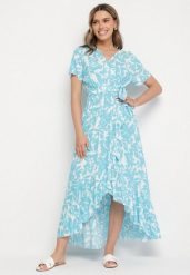 Jasnoniebieska Kopertowa Sukienka z Bawełną i Falbankami Talunira. Niebieskie sukienki damskie Born2be, na co dzień, l, bez wzorów, z bawełny, eleganckie, bez kołnierzyka, bez ramiączek, maxi, kopertowe. W wyprzedaży za 59.99 zł.