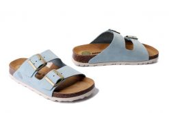 DR. BRINKMANN 700696-55 hellblau, klapki damskie. Niebieskie klapki damskie Dr. Brinkmann, bez wzorów, ze skóry, bez obcasa. Za 211.92 zł.