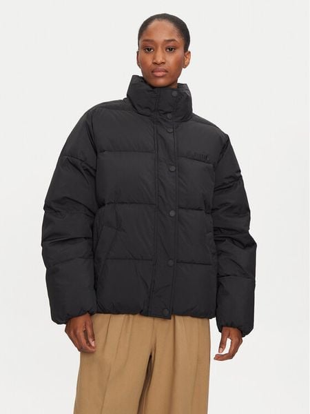 Mustang Kurtka zimowa Gillian 1015440 Czarny Relaxed Fit. Czarne kurtki damskie Mustang, na zimę, l, bez wzorów, z syntetyku, bez kaptura. Za 439.99 zł.