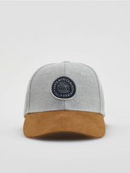 Czapka baseball z naszywką - szary. Szare czapki męskie Reserved, z aplikacjami. Za 59.99 zł.