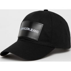 Calvin Klein Jeans - Czapka. Szare czapki z daszkiem damskie Calvin Klein Jeans, bez wzorów, z bawełny. Za 149.90 zł.