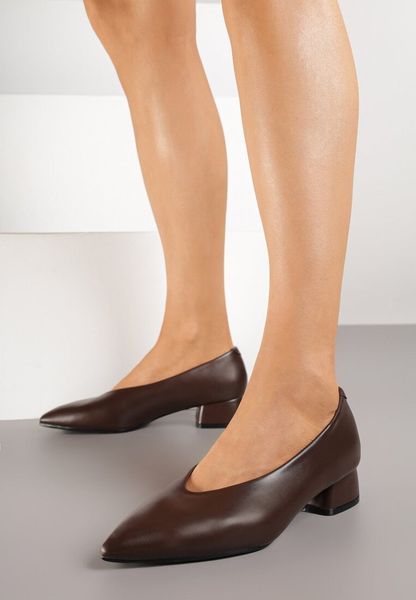 Brązowe Czółenka Vices na Obcasie z Wkładką ze Skóry Naturalnej Vikirasse. Brązowe czółenka damskie Born2be, bez wzorów, ze skóry, bez obcasa, na obcasie. Za 79.99 zł.