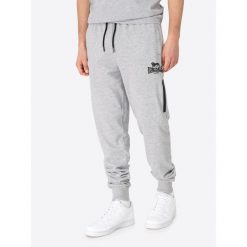 Spodnie do biegania Lonsdale Grinstead. Czarne szorty męskie Lonsdale, bez wzorów, z dresówki. Za 215.50 zł.