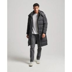 Długa kurtka Superdry Ripstop. Czarne kurtki męskie Superdry., na zimę, m, bez wzorów, z nylonu, klasyczne, bez kaptura. Za 685.00 zł.