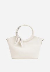 Biała Torebka Shopper z Paskiem i Okrągłymi Rączkami Zdobionymi Chustą Kassone. Białe shopper bag damskie Renee, z aplikacjami, z jeansu, na ramię, zdobione, bez dodatków. Za 119.99 zł.