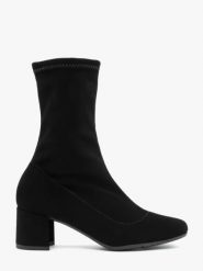 Czarne botki skarpetowe z elastyczną cholewką. Czarne botki damskie Ryłko, z nubiku, z okrągłym noskiem, bez obcasa, bez zapięcia. Za 399.99 zł.