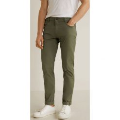 Mango Man - Spodnie Pisa4. Niebieskie spodnie materiałowe męskie Mango Man, bez wzorów, z bawełny, casualowe. W wyprzedaży za 59.90 zł.