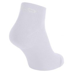Skarpetki UNI ODLO Socks short ESSENTIAL. Białe skarpetki damskie Odlo, bez wzorów, z elastanu. Za 50.34 zł.