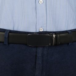 Pasek męski skórzany 3,5 cm klamra automatyczna Beltimore czarny 02-600 : Kolory - czarny, Rozmiar pasków - r.110-125 cm. Czarne paski męskie bez wzorów, ze skóry, wizytowe. Za 64.99 zł.