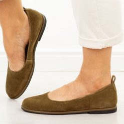 Camelowe skórzane baleriny damskie Filippo Dp7741/26. Brązowe baleriny damskie Filippo, bez wzorów, z jeansu, bez obcasa, na płaskiej podeszwie. Za 219.00 zł.