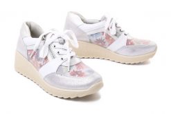 ARTIKER RELAKS 46C2126 kwiatowy, półbuty, sneakersy damskie. Półbuty damskie Artiker Relaks, bez wzorów, ze skóry, bez obcasa, na koturnie. Za 113.94 zł.