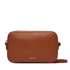 Torebka Calvin Klein. Brązowe torebki klasyczne damskie CALVIN KLEIN, bez wzorów, bez dodatków. Za 409.99 zł.