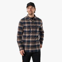 Koszula turystyka męska Swedemount Nordkap Flannel Shirt II oddychająca. Brązowe koszule męskie SWEDEMOUNT, m, bez wzorów, z tkaniny, bez kołnierzyka, bez ramiączek. Za 199.99 zł.