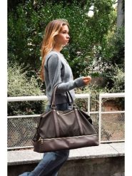 Victor & Hugo Paris Skórzana torba podróżna "Andia" w kolorze brązowym - 50 x 35 x 25 cm rozmiar: onesize. Brązowe torebki klasyczne damskie Victor & Hugo Paris, bez wzorów, z materiału, bez dodatków. Za 400.30 zł.