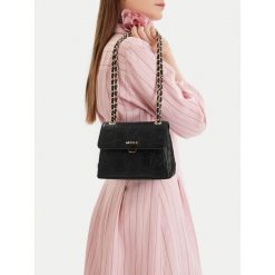 Torebka MEXX. Czarne torebki klasyczne damskie Mexx, bez wzorów, bez dodatków. Za 179.99 zł.