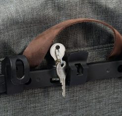 Racktime Slot Secureit torba boczna. Czarne torebki klasyczne damskie RACKTIME, bez wzorów, bez dodatków. Za 230.49 zł.