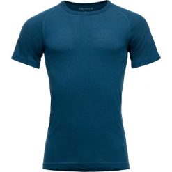 Koszulka termoaktywna Devold Lauparen Merino 190 Base Tee. Niebieskie t-shirty sportowe męskie Devold, l, z dzianiny, bez ramiączek, trekkingowe. Za 274.99 zł.