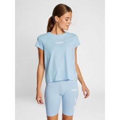 Koszulka damska Hummel Legacy. Niebieskie bluzki sportowe damskie HUMMEL, bez kołnierzyka, bez ramiączek. Za 135.50 zł.