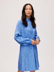Selected Femme Sukienka koszulowa Blue 16088066 Niebieski Regular Fit. Niebieskie sukienki damskie Selected Femme, bez wzorów, z wiskozy, bez kołnierzyka, bez ramiączek, koszulowe. Za 359.99 zł.