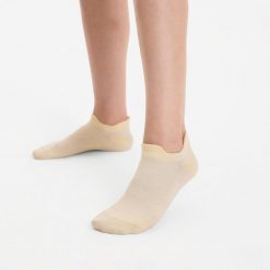 Skarpetki do biegania Kiprun Run 500 niskie cienkie 2 pary. Czerwone skarpetki damskie KIPRUN, bez wzorów, z dzianiny. Za 29.99 zł.