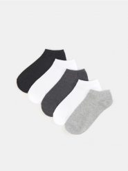 Skarpetki BASIC 5 pack - szary. Szare skarpetki męskie Sinsay, bez wzorów. Za 9.99 zł.