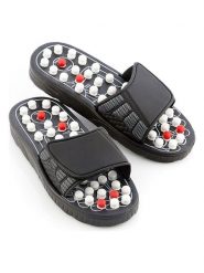 InnovaGoods Klapki w kolorze czarnym do akupresury rozmiar: M. Czarne klapki damskie innovagoods, bez wzorów, bez obcasa. Za 52.99 zł.