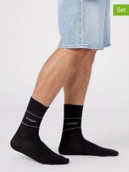 Wrangler Skarpety (2 pary) w kolorze czarnym i granatowym rozmiar: 39-42. Czarne skarpetki męskie Wrangler, bez wzorów, ze splotem. Za 34.99 zł.