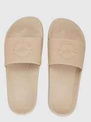 Klapki damskie 4F 4FRSS26FSLIF061. Brązowe klapki damskie 4f, bez wzorów, z gumy, bez obcasa. Za 59.99 zł.