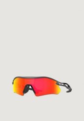 Okulary Mężczyzna OAKLEY RADAR PLATE UNISEX. Szare okulary przeciwsłoneczne męskie Oakley. Za 1,338.10 zł.