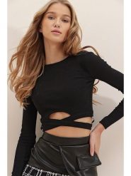 Trend Alaçatı Stili Koszulka w kolorze czarnym rozmiar: S/M. Czarne bluzki damskie Trend Alaçatı Stili, m, bez wzorów, bez kołnierzyka, bez ramiączek. Za 43.99 zł.