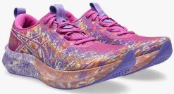 Buty do biegania ASICS Noosa Tri 16 Różowe. Czerwone obuwie do biegania damskie Asics. Za 759.45 zł.