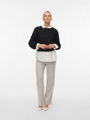 Vero Moda Sweter w kolorze czarnym rozmiar: S. Czarne swetry klasyczne damskie Vero Moda, s, z materiału, bez kołnierzyka. Za 95.92 zł.