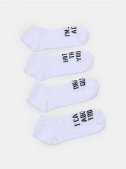 Stopki z humorystycznymi tekstami 4 pack - biały. Białe skarpetki damskie Sinsay, bez wzorów. Za 12.99 zł.