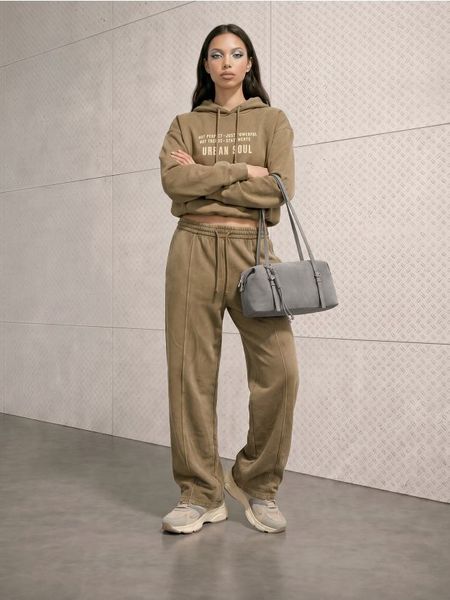 Dresowe spodnie wide leg z przeszyciami i efektem sprania - szary. Szare spodnie sportowe damskie Sinsay, l, z dresówki. Za 49.99 zł.
