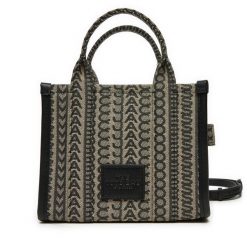 Torebka Marc Jacobs. Czarne torebki klasyczne damskie MARC JACOBS, bez wzorów, bez dodatków. Za 1,189.00 zł.