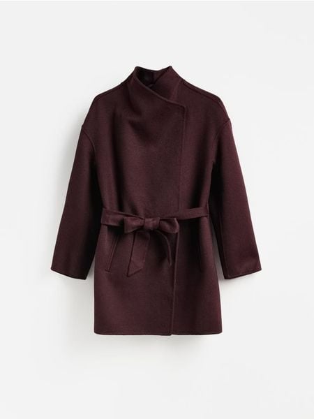 Krótki płaszcz z wełną - burgundowy. Czerwone płaszcze damskie Reserved, l, bez wzorów, z tkaniny. Za 399.99 zł.