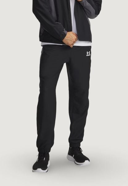 Spodnie Mężczyzna UNDER ARMOUR UA TECH SPORT PANT. Czarne spodnie sportowe męskie Under Armour. Za 389.75 zł.
