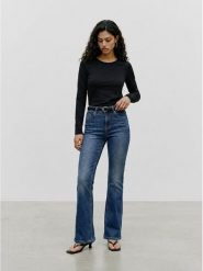 Vero Moda Koszulka w kolorze czarnym rozmiar: M. Czarne t-shirty damskie Vero Moda, m, bez wzorów, bez kołnierzyka. Za 72.95 zł.