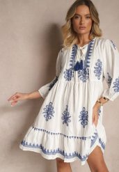 Biała Sukienka z Wiskozą w Stylu Boho o Rozkloszowanym Kroju z Haftem Miredia. Białe sukienki damskie Renee, na co dzień, m, bez wzorów, z bawełny, boho, bez kołnierzyka, bez ramiączek, mini, kopertowe. W wyprzedaży za 111.99 zł.