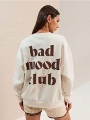 Bluza crewneck z napisem na plecach - kremowy. Białe bluzy bez kaptura damskie Sinsay, l. Za 39.99 zł.