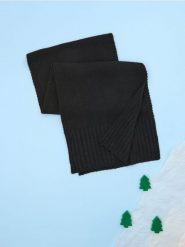 Szalik - czarny. Czarne szaliki i kominy damskie Sinsay, bez wzorów, z włókna. Za 35.99 zł.