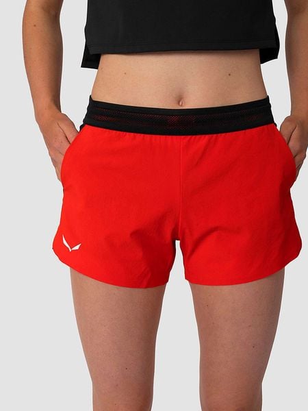 Salewa Szorty funkcyjne w kolorze czarno-czerwonym rozmiar: 34. Czarne spodenki sportowe damskie Salewa, z materiału, outdoorowe. Za 151.45 zł.