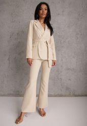 Beżowy Komplet o Garniturowym Kroju z Marynarką z Wiązaniem i Spodniami Falestra. Brązowe marynarki i żakiety damskie Renee, m, bez wzorów, casualowe. Za 209.99 zł.