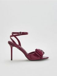 Sandały na szpilce - karminowy. Czerwone sandały damskie Reserved, bez wzorów, ze skóry, bez obcasa, na szpilce. Za 159.99 zł.