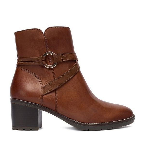 Botki Remonte. Brązowe botki damskie Remonte, bez obcasa, na słupku, bez zapięcia. Za 329.99 zł.