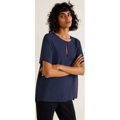 Mango - Top Amaya. Czarne topy damskie Mango, s, bez wzorów, z materiału, bez kołnierzyka. W wyprzedaży za 69.90 zł.
