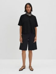 Someday Bluzka "Zunya" w kolorze czarnym rozmiar: S. Czarne bluzki damskie Someday, s, bez wzorów, bez kołnierzyka, bez ramiączek. Za 173.99 zł.